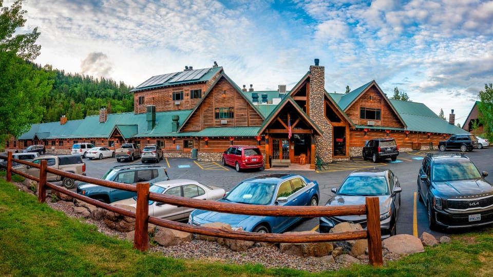 Callahan's Mountain Lodge Hotel in Ashland
