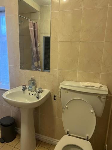 Near Hylands hotel family room for 3 Hotel in Nottingham