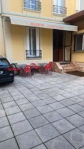 Votre Maison Lointaine Hotel in Pantin