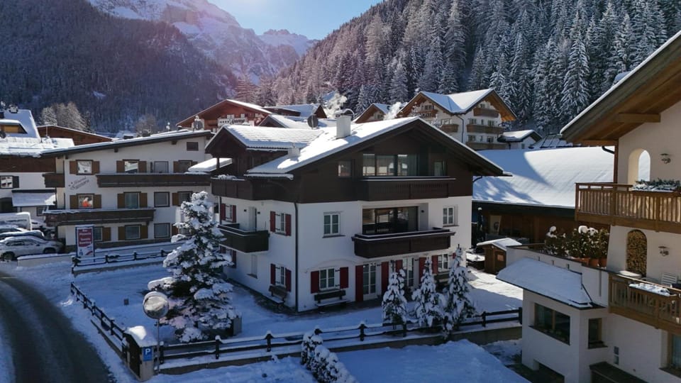 Eden Dolomites Apartment hotel in Sëlva