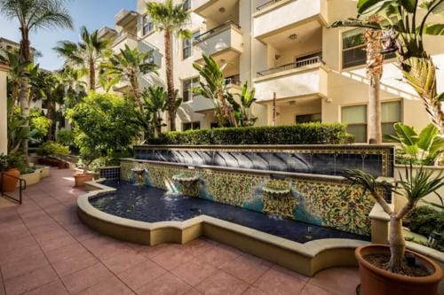 Sexy One Bedroom Apartment - Pool View & Parking Hotel in Westwood