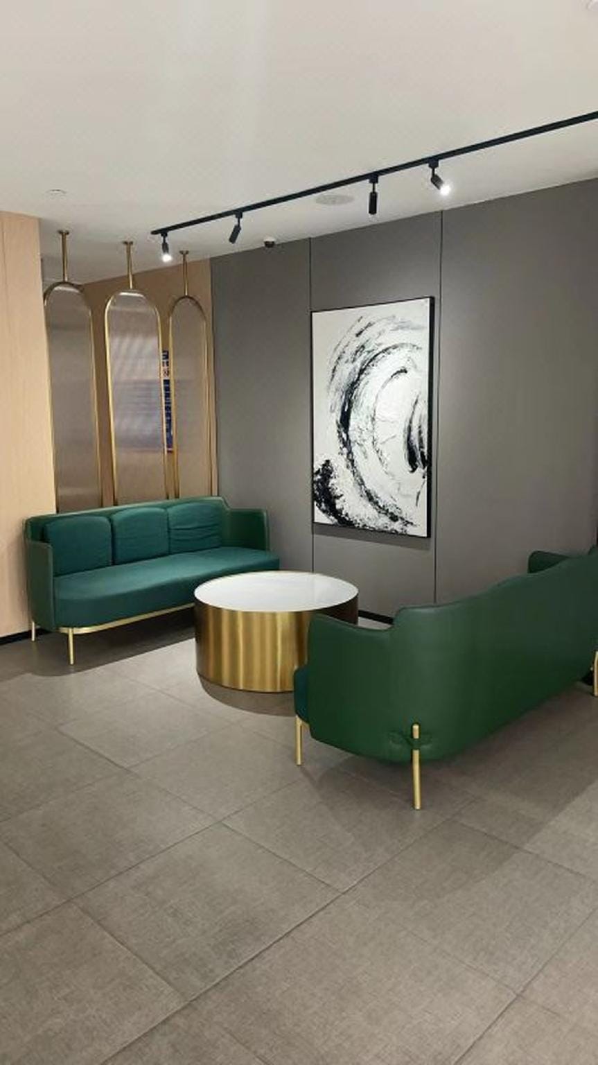 Weiting Hotel - Shanghai Bailian Zhonghuan Shopping Plaza Zhenguang Road Subway Station Hotel in Shanghai