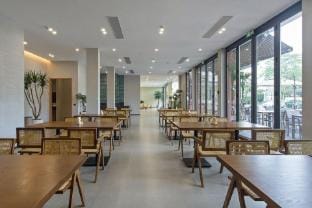Floral Hotel·  Hot Spring Lake Resort Hotel Hotel in Zhejiang