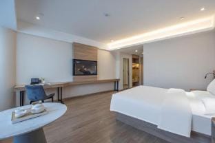 Luchen Smart Hotel (Jiaxing Nanhu South Railway Station) Hotel in Zhejiang