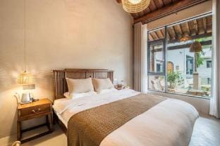 Floral Hotel·Mount Huangshan Wenye Shanju Hotel (Shexian Lishan Store) Hotel in Hangzhou