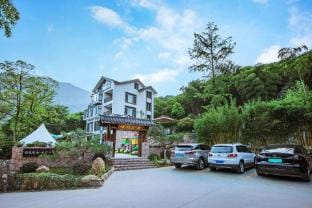 Anji Yunshang Grassland Yuzhu Xiaozhu Hot Spring Homestay Hotel in Hangzhou