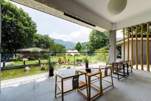 Floral Hotel· · Lanting B&B (Chaohuyuan Scenic Spot Store in bathing pool Hot Spring Resort) Hotel in Jiangsu