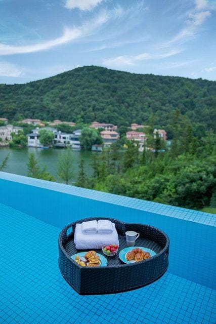 Moganshan Sky Swimming Pool Resort Hotel in Zhejiang