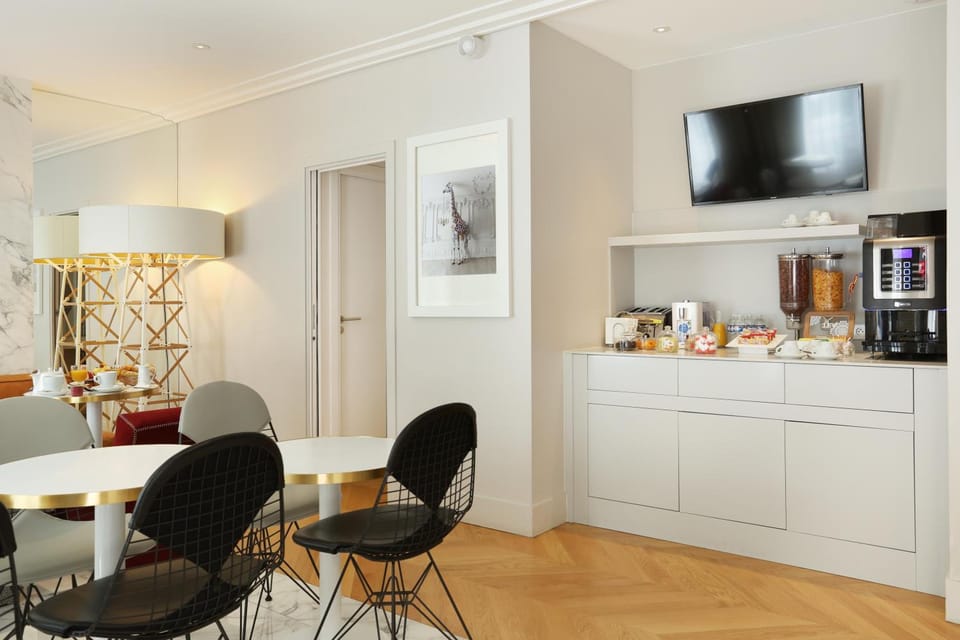 Shared lounge/TV area