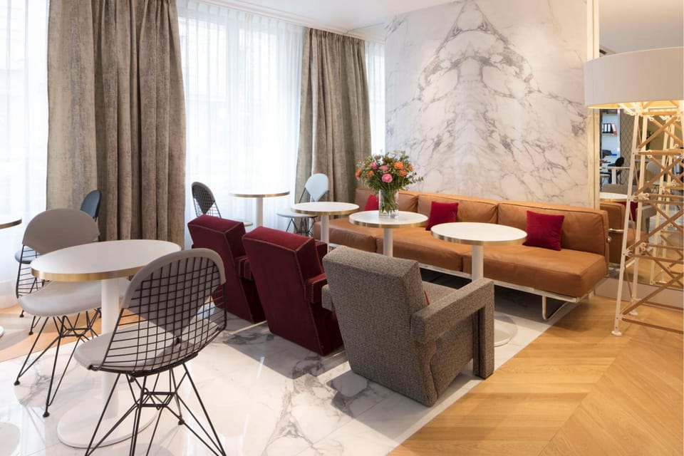 Shared lounge/TV area