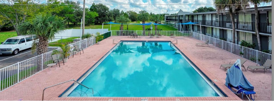 44199 US Hwy 27 Hotel in Polk County