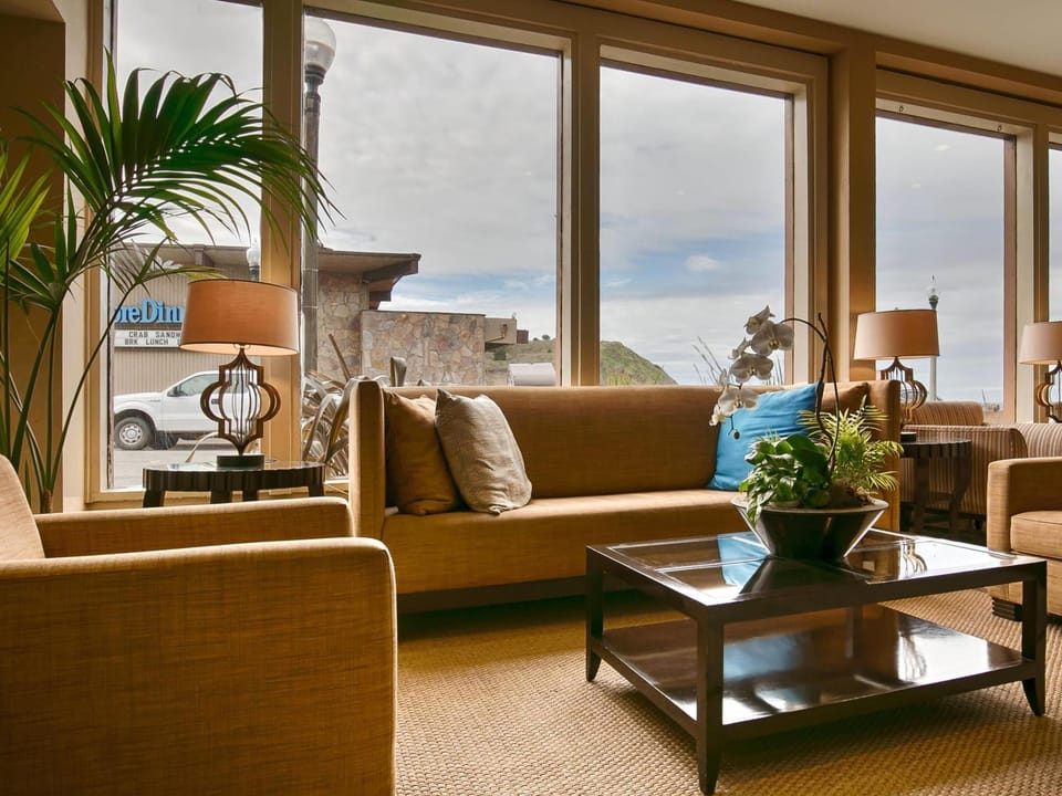Pacifica Lighthouse Hotel Trademark Collection by Wyndham Hotel in Pacifica