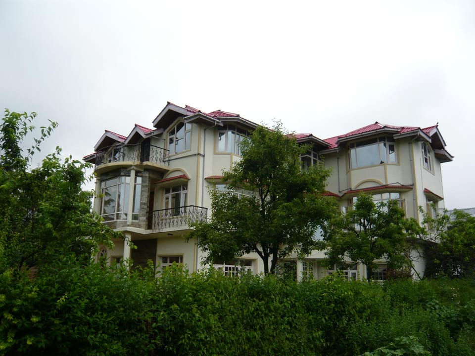 Mountain Breeze Inn Hotel in India