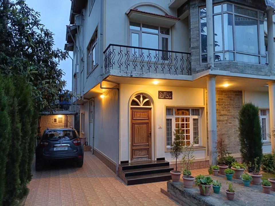 Mountain Breeze Inn Hotel in India