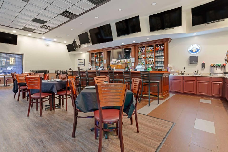 Clarion Hotel & Suites BWI Airport North Hotel in Linthicum Heights