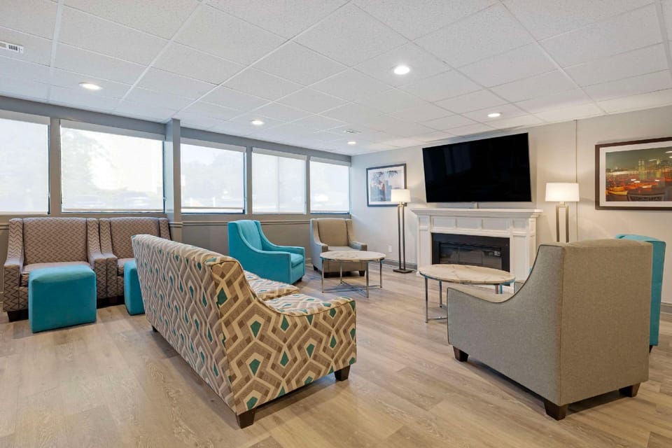 Clarion Hotel & Suites BWI Airport North Hotel in Linthicum Heights