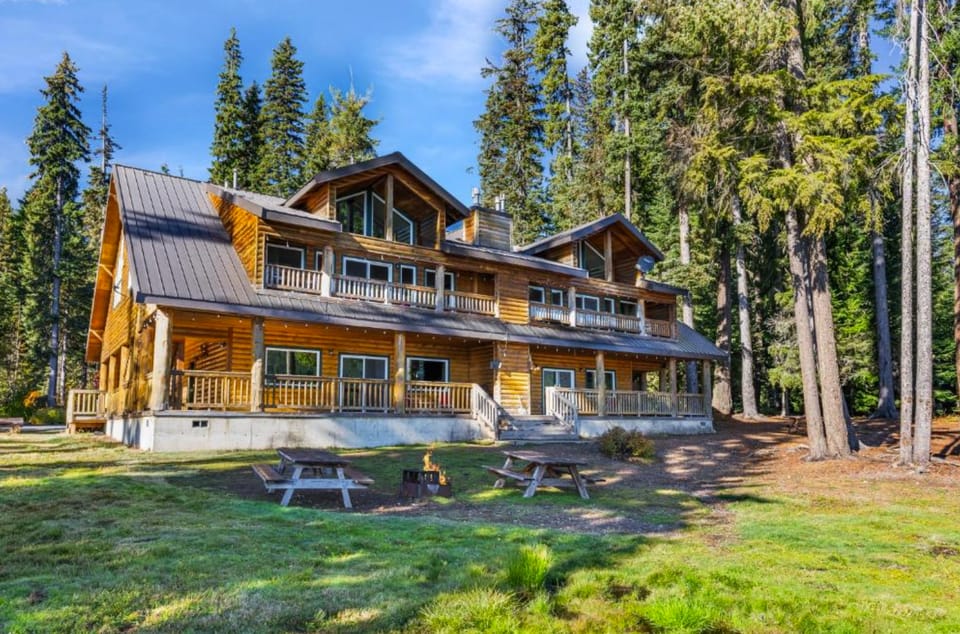 Shelter Cove Resort and Marina Hotel in Oregon