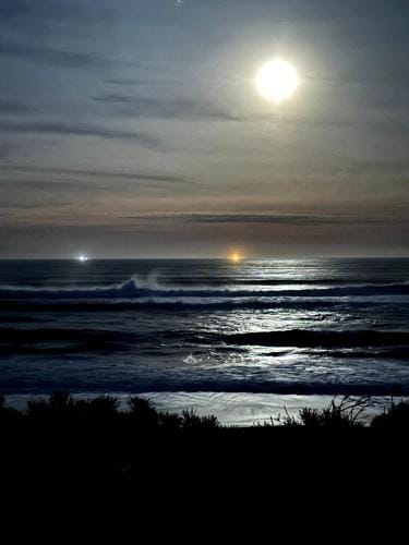 Sweek Ocean Compound Hotel in Lincoln City