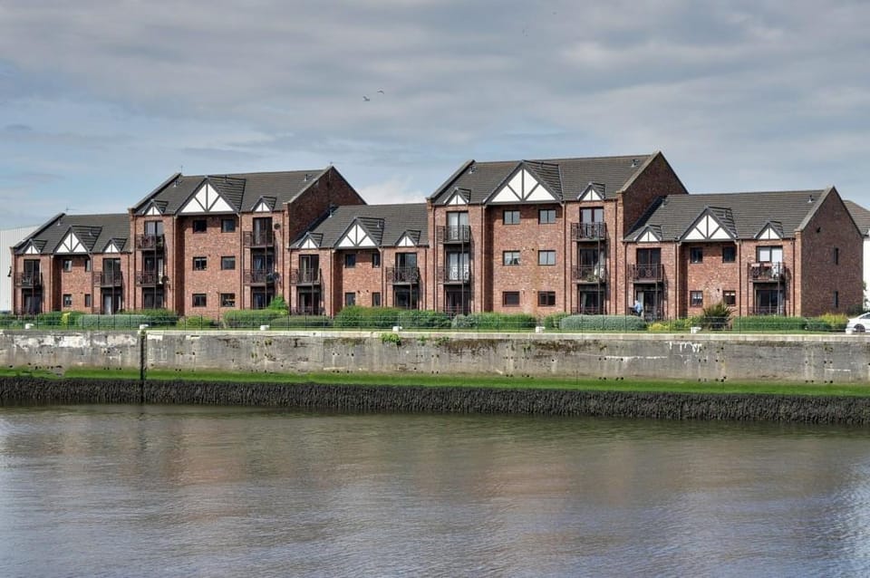 Harbour House - Donnini Apartments Hotel in Ayr