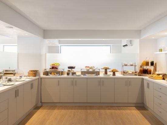 Port Tower Hotel in Pireas