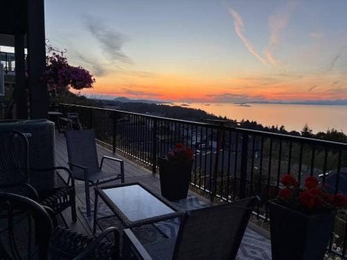 Nanaimo 2BR Oceanview Suite w/ Kitchen & Laundry Hotel in Nanaimo
