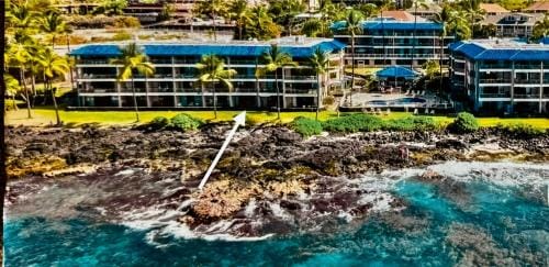 Enjoy Water's Edge Hale Hotel in Holualoa