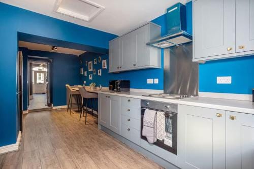 Room 8 ,double room with private bathroom with optional additional single room room 7 for third gues Hotel in Llandudno