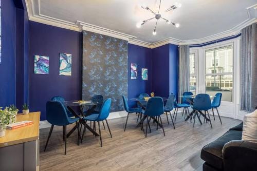 Room 3 plus optional additional lounge area with double sofa bed, 23 Deganwy Avenue Hotel in Llandudno