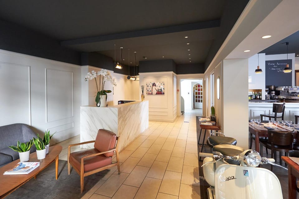 Hotel Les Negociants Hotel in Valence