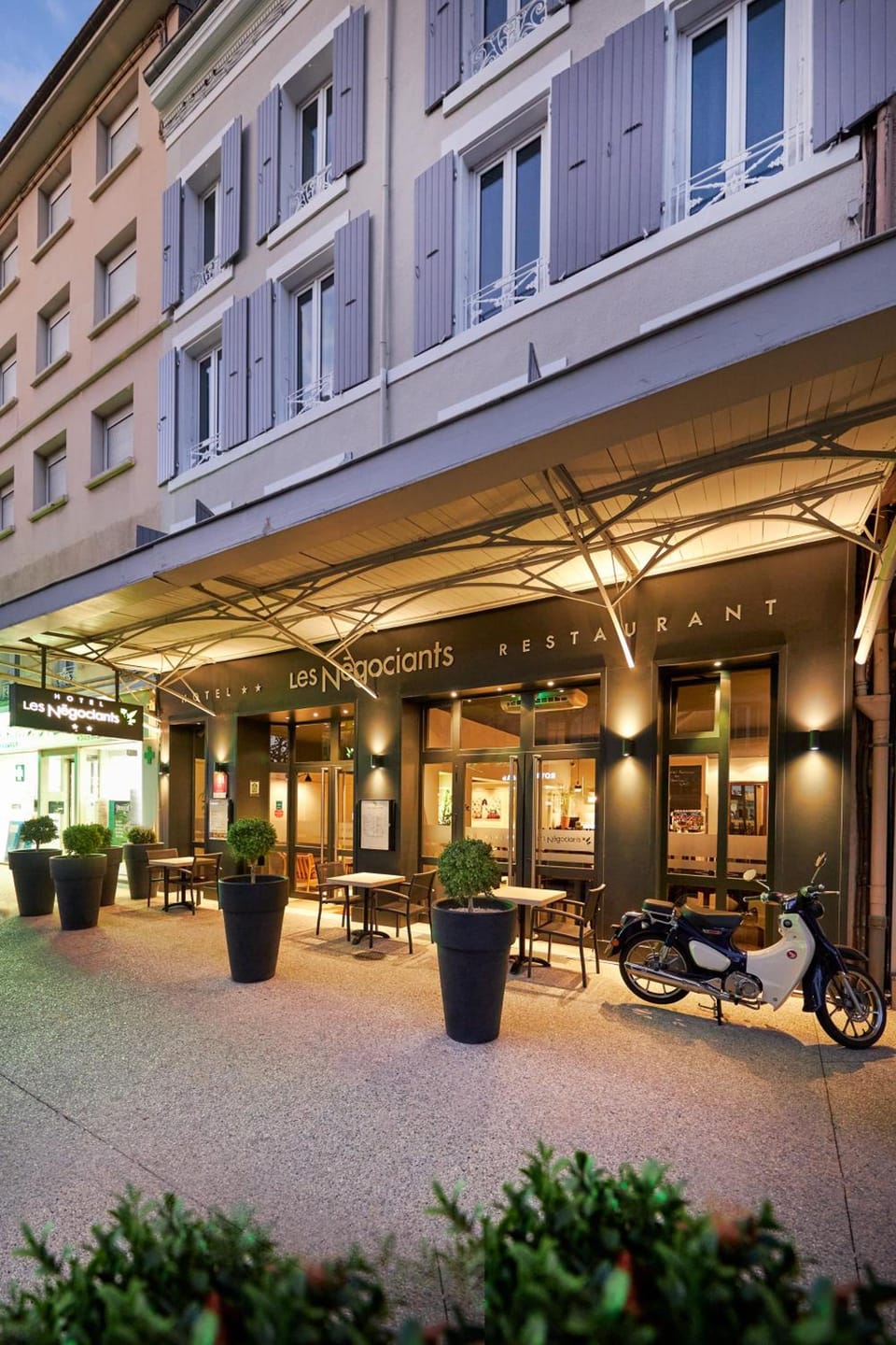 Hotel Les Negociants Hotel in Valence