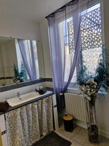 HOTEL Le 6 3 Home PORT EN BESSIN Hotel in Normandy