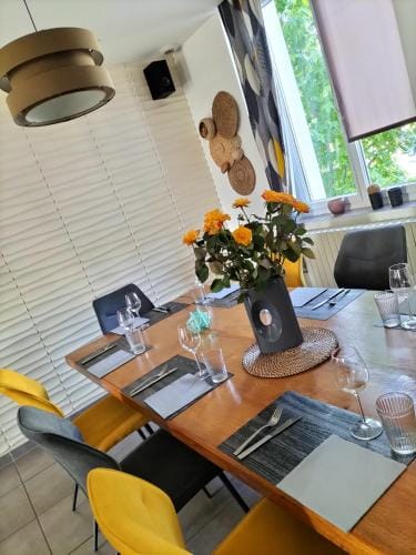 HOTEL Le 6 3 Home PORT EN BESSIN Hotel in Normandy