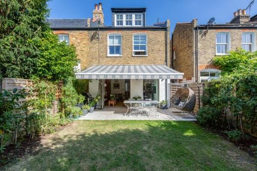 Cresswell Lodge Hotel in Twickenham