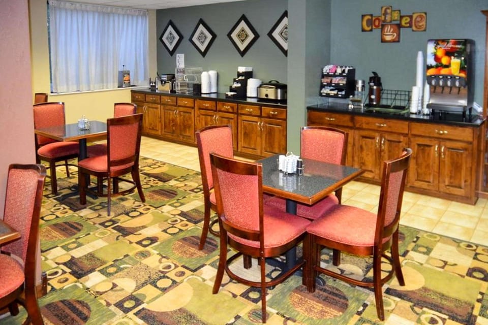 Farragut Inn & Suites Hotel in Farragut