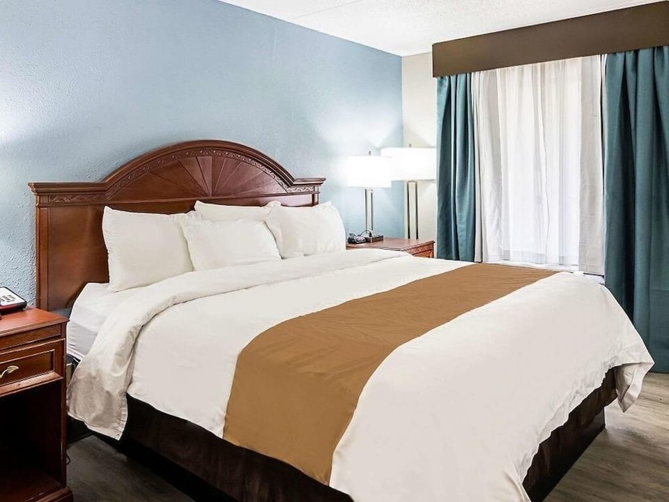 Farragut Inn & Suites Hotel in Farragut