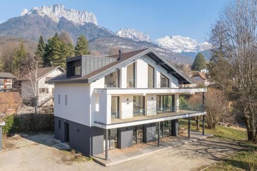 MENTHON- Villa W Architecte 2 pas du lac by LLA SELECTIONS Hotel in Menthon-Saint-Bernard
