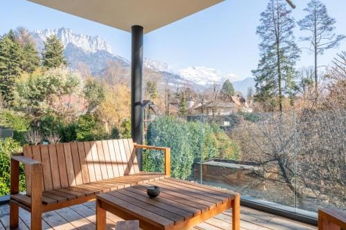 MENTHON- Villa W Architecte 2 pas du lac by LLA SELECTIONS Hotel in Menthon-Saint-Bernard