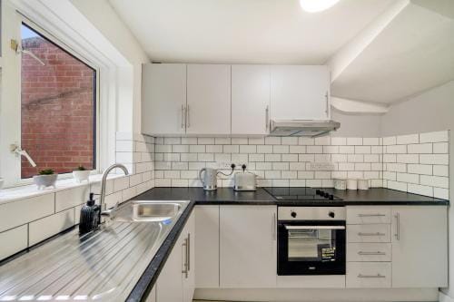 Cuckoo Avenue Hububb Stay Hotel in London Borough of Ealing