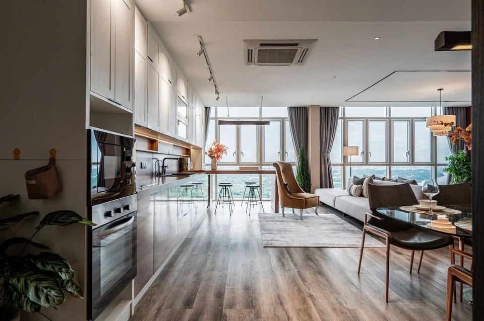 Vista SkyVilla and Penthouse Riverview-Groups-Families Hotel in Ho Chi Minh City