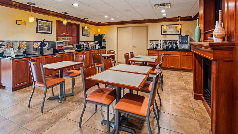 Best Western Plus Strawberry Inn & Suites Hotel in Knoxville