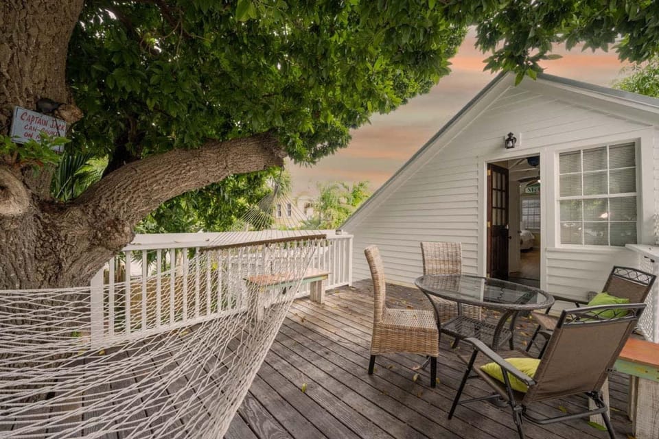 Southern Palms by Brightwild Pool Parking Hotel in Key West