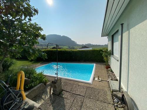 Vintage Lake View Villa with Outdoor Pool Hotel in Canton of Bern (Region)