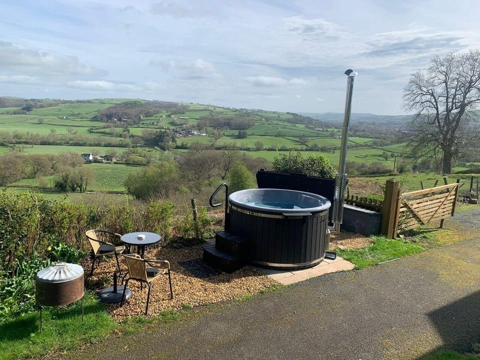 BroomBush Hotel in Wales