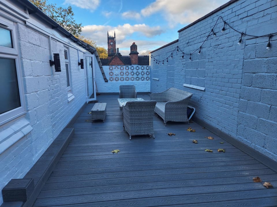 Derby City Centre Apartment With Roof Top Hot Tub Hotel in Derby