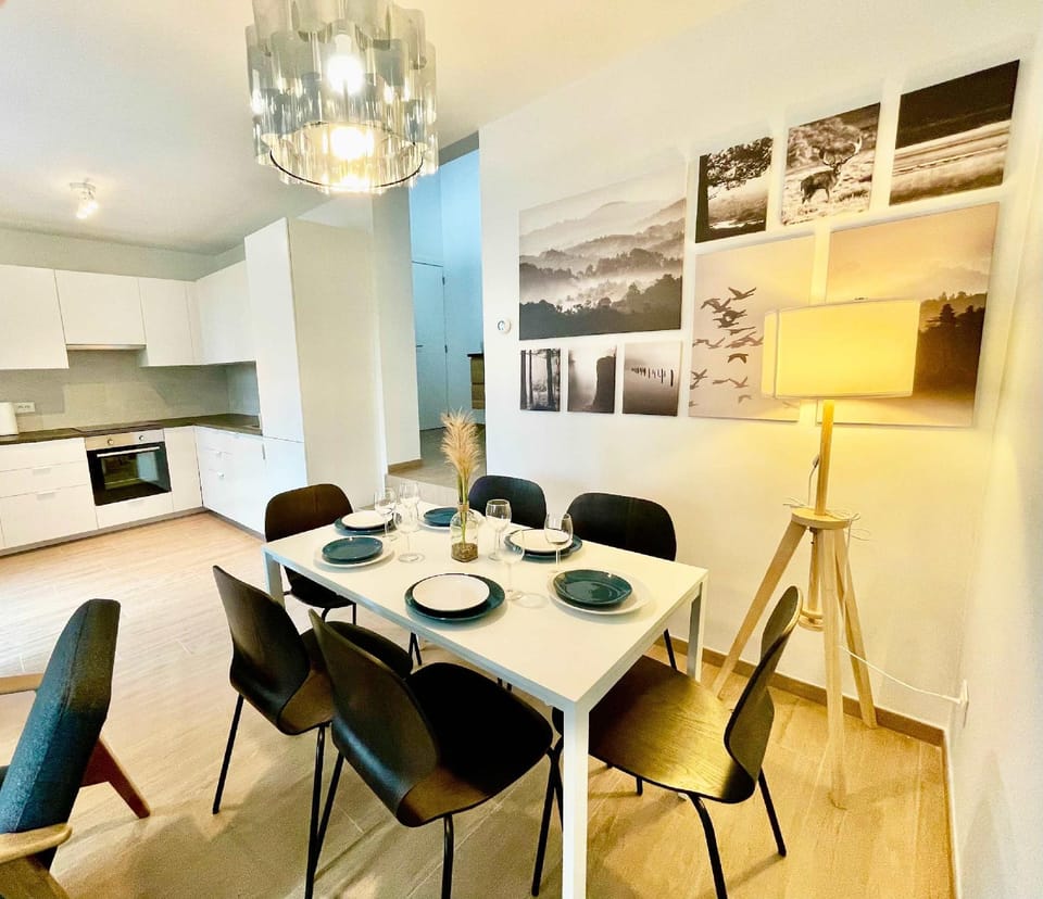 Luxury 2BR 1BA Near Fashion District by Oneluxstay Hotel in Antwerp