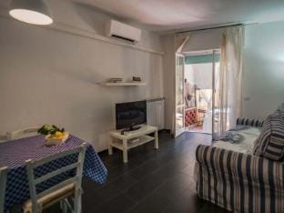 Sciacchetrà Ground Floor Apartment with AC Hotel in Monterosso al Mare