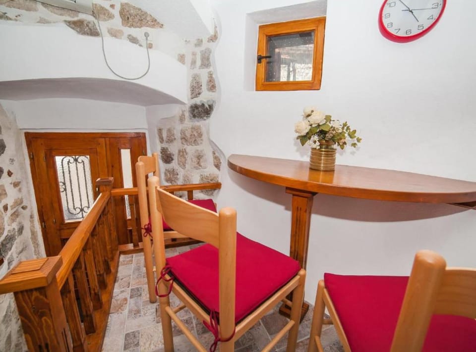 Cozy Stay in Kotors Old Town Hotel in Kotor