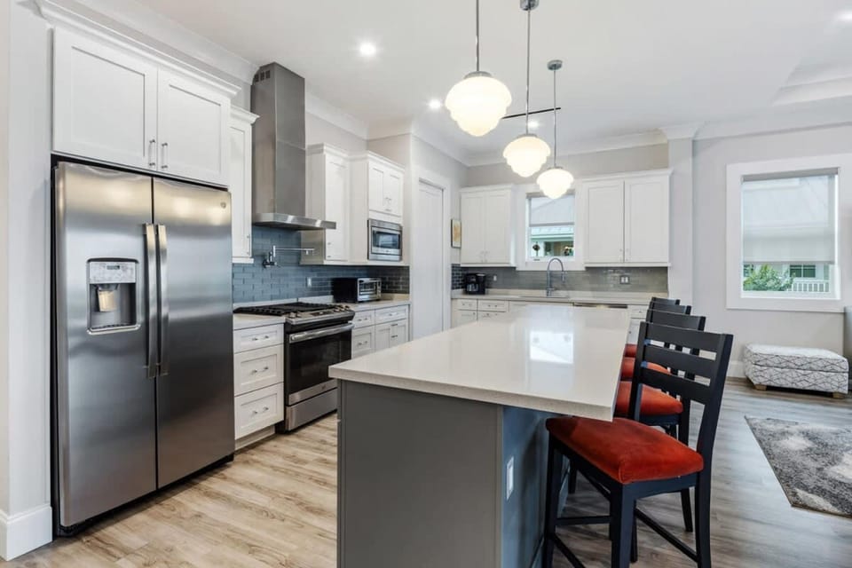 Seagate House by Brightwild Waterfront w Dock Hotel in Stock Island