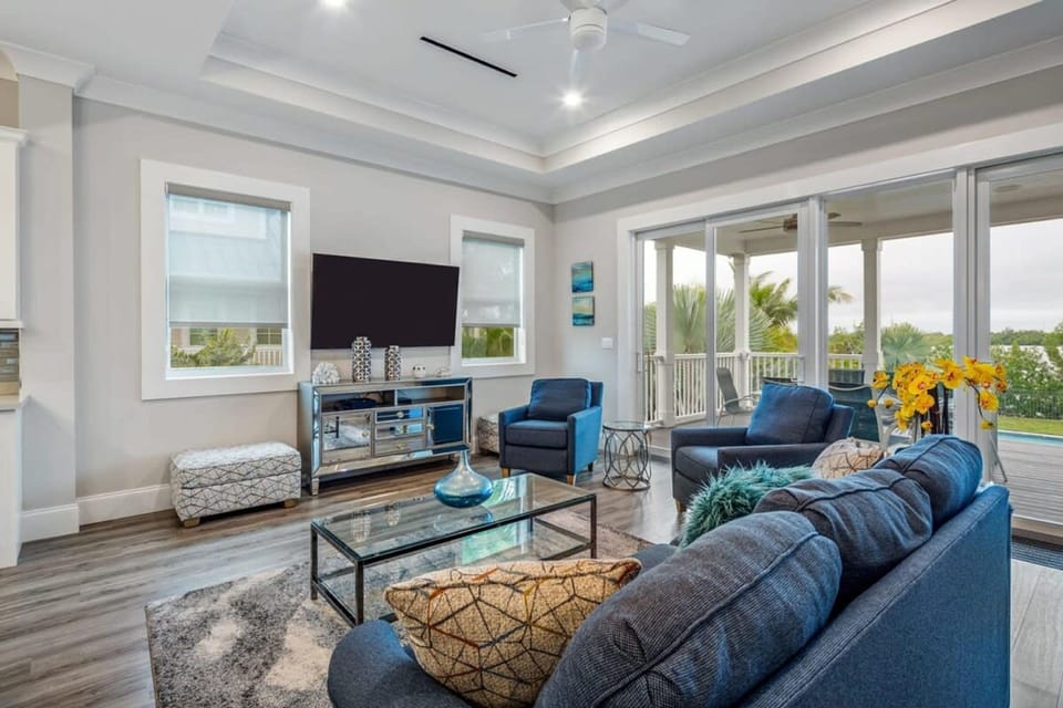 Seagate House by Brightwild Waterfront w Dock Hotel in Stock Island