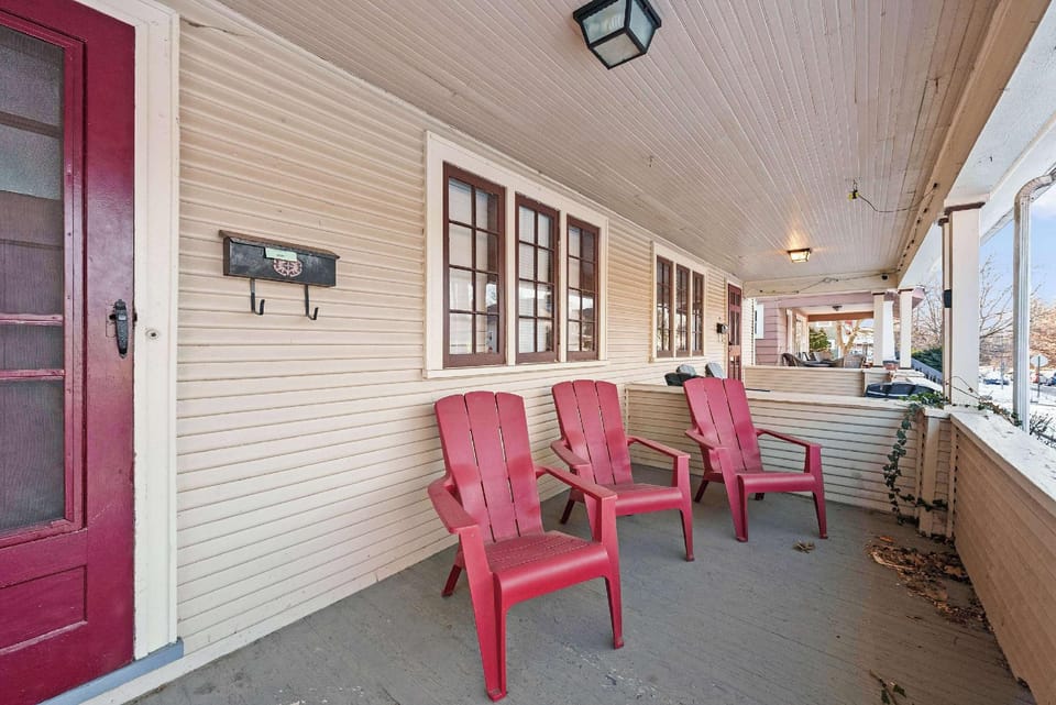 Tibet Twins Suites For 12! Hotel in Clintonville